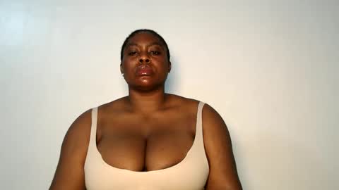 Snapshot of sexy_wetpussyy chatting on 10-29-25, 10:44 Luna online show from 10-29-25, 10:44