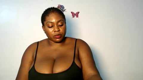 Snapshot of sexy_wetpussyy chatting on 11-14-25, 11:24 Luna online show from 11-14-25, 11:24
