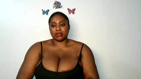 Snapshot of sexy_wetpussyy chatting on 11-28-25, 10:45 Luna online show from 11-28-25, 10:45