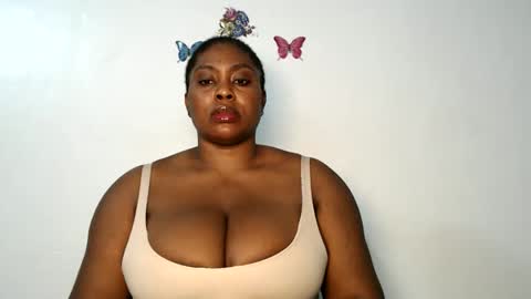 Snapshot of sexy_wetpussyy chatting on 11-29-25, 09:18 Luna online show from 11-29-25, 09:18