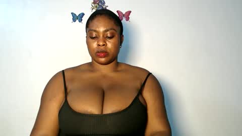 Snapshot of sexy_wetpussyy chatting on 12-14-25, 01:33 Luna online show from 12-14-25, 01:33