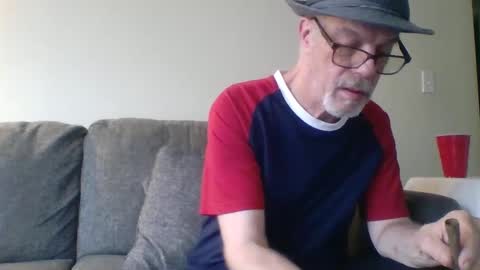 Snapshot of sexy_white_daddy chatting on 03-09-25, 07:48 Daddy online show from 03-09-25, 07:48