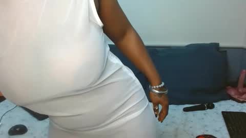 Snapshot of sexyassshaz chatting on 05-14-26, 01:34 shazz online show from 05-14-26, 01:34