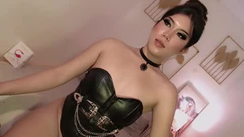 Snapshot of sexybaby2999 chatting on 02-09-25, 02:18 Lexie online show from 02-09-25, 02:18