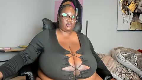 sexyblackhugetits online show from 10-12-25, 05:23