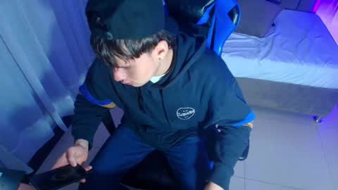 Snapshot of sexyboy_vc chatting on 10-15-25, 01:22 owen sky online show from 10-15-25, 01:22
