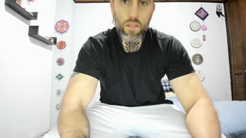 Snapshot of sexycolombian2022 chatting on 01-05-25, 01:03 Antonioylola online show from 01-05-25, 01:03