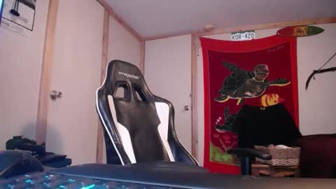 Austin and Megan online show from 12-16-25, 06:18