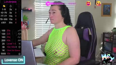 Snapshot of sexydistraction1 chatting on 12-20-24, 06:56  SexyDistraction  online show from 12-20-24, 06:56