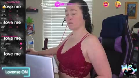 Snapshot of sexydistraction1 chatting on 02-10-25, 04:36  SexyDistraction  online show from 02-10-25, 04:36