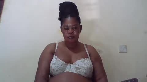 Snapshot of sexydove2 chatting on 02-10-25, 05:19 EMILY online show from 02-10-25, 05:19