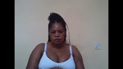 Snapshot of sexydove2 chatting on 02-12-25, 06:40 EMILY online show from 02-12-25, 06:40