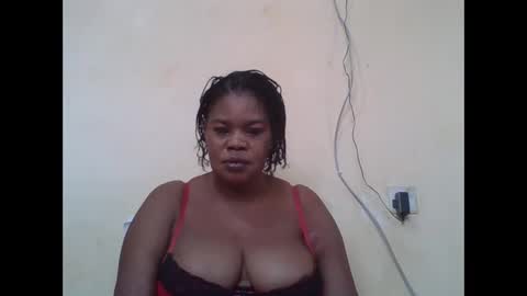 Snapshot of sexydove2 chatting on 10-05-25, 04:11 EMILY online show from 10-05-25, 04:11