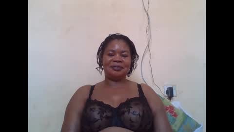 Snapshot of sexydove2 chatting on 10-18-25, 07:31 EMILY online show from 10-18-25, 07:31