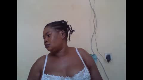 Snapshot of sexydove2 chatting on 10-31-25, 07:42 EMILY online show from 10-31-25, 07:42