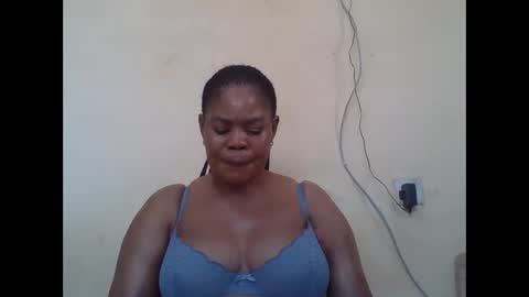 Snapshot of sexydove2 chatting on 11-13-25, 07:40 EMILY online show from 11-13-25, 07:40