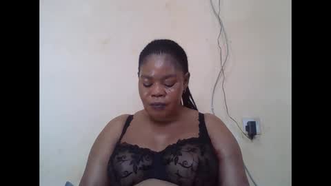 Snapshot of sexydove2 chatting on 11-21-25, 06:12 EMILY online show from 11-21-25, 06:12