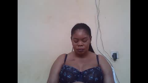 Snapshot of sexydove2 chatting on 11-30-25, 06:39 EMILY online show from 11-30-25, 06:39