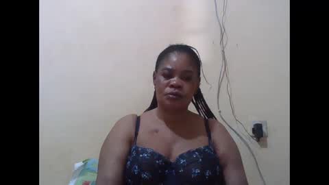 Snapshot of sexydove2 chatting on 12-01-25, 01:32 EMILY online show from 12-01-25, 01:32