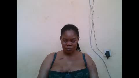 Snapshot of sexydove2 chatting on 12-04-25, 07:06 EMILY online show from 12-04-25, 07:06