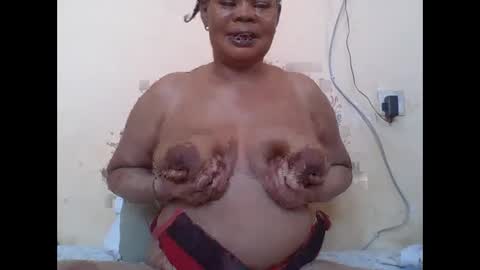 Snapshot of sexydove2 chatting on 12-15-25, 07:01 EMILY online show from 12-15-25, 07:01