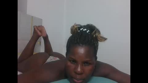 Snapshot of sexyebonygal chatting on 05-30-26, 06:38 QUINTER online show from 05-30-26, 06:38
