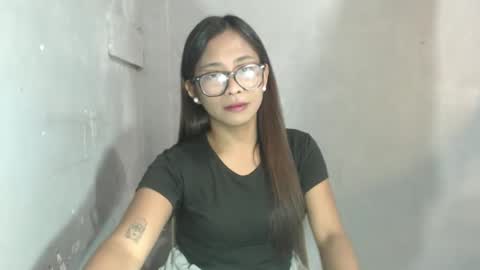 Snapshot of sexyguinevere chatting on 03-03-26, 05:35 Guine3 online show from 03-03-26, 05:35