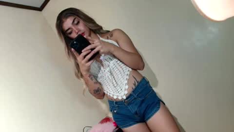 Snapshot of sexyhotbabe18 chatting on 05-14-26, 12:17 sexyhotbabe18 online show from 05-14-26, 12:17