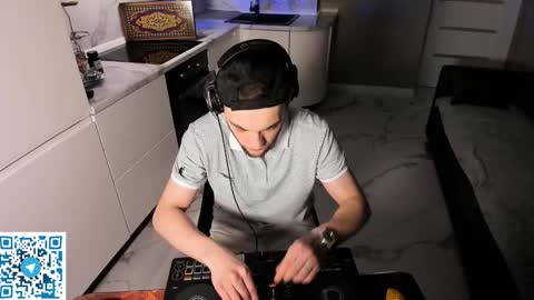 Snapshot of sexykolya chatting on 01-24-25, 11:34 Kolya online show from 01-24-25, 11:34