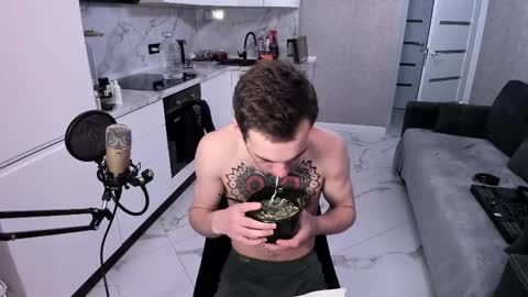 Snapshot of sexykolya chatting on 03-01-25, 02:26 Kolya online show from 03-01-25, 02:26