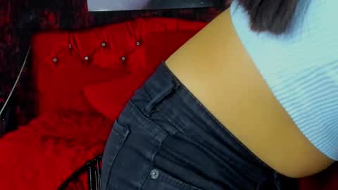 Snapshot of sexylaurita4u chatting on 12-22-24, 11:33 laura online show from 12-22-24, 11:33