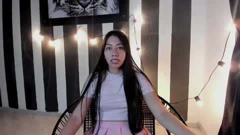 Snapshot of sexylaurita4u chatting on 12-24-24, 03:16 laura online show from 12-24-24, 03:16