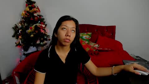 Snapshot of sexylaurita4u chatting on 01-07-25, 12:31 laura online show from 01-07-25, 12:31