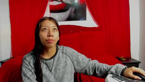 Snapshot of sexylaurita4u chatting on 01-15-25, 12:15 laura online show from 01-15-25, 12:15