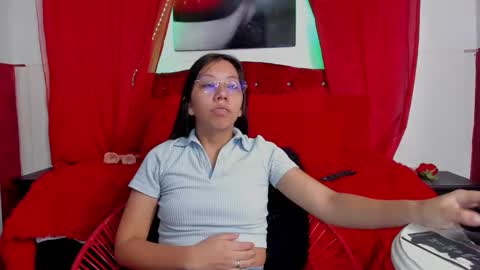 Snapshot of sexylaurita4u chatting on 02-06-25, 11:54 laura online show from 02-06-25, 11:54