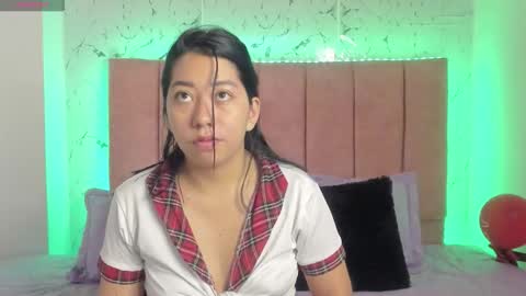 Snapshot of sexylaurita4u chatting on 09-11-25, 12:27 laura online show from 09-11-25, 12:27