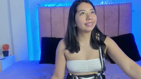 Snapshot of sexylaurita4u chatting on 10-30-25, 02:40 laura online show from 10-30-25, 02:40