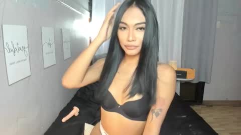 maxine online show from 10-26-25, 05:13