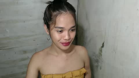 Snapshot of sexylunox chatting on 11-25-25, 12:49 Lunox3 online show from 11-25-25, 12:49