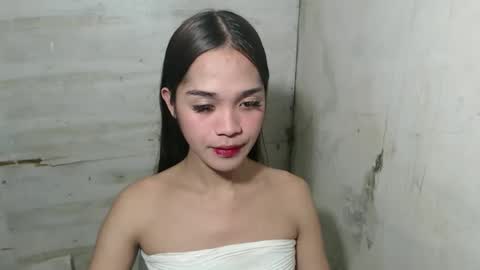 Snapshot of sexylunox chatting on 12-16-25, 11:37 Lunox3 online show from 12-16-25, 11:37