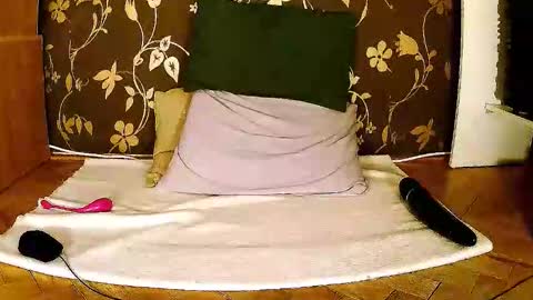 Snapshot of sexymayagold chatting on 09-14-25, 01:43 Squirty Maya Gold online show from 09-14-25, 01:43