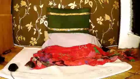 Snapshot of sexymayagold chatting on 09-18-25, 07:27 Squirty Maya Gold online show from 09-18-25, 07:27