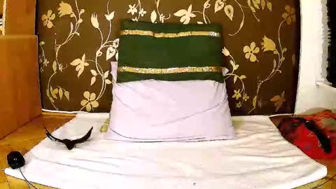 Snapshot of sexymayagold chatting on 09-25-25, 07:01 Squirty Maya Gold online show from 09-25-25, 07:01