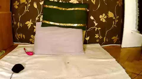 Snapshot of sexymayagold chatting on 11-12-25, 07:03 Squirty Maya Gold online show from 11-12-25, 07:03