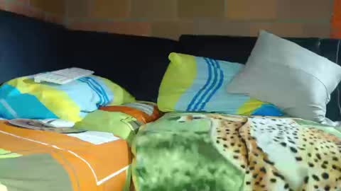 Snapshot of sexymen27cm chatting on 10-17-25, 04:37 sexymen27cm online show from 10-17-25, 04:37