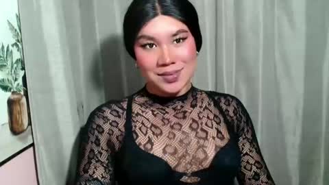 Snapshot of sexymika_xoxo chatting on 05-25-26, 05:46 Mika online show from 05-25-26, 05:46