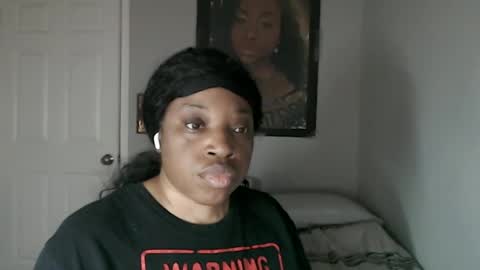 Snapshot of sexymona1218 chatting on 09-30-25, 08:25 SexyMona online show from 09-30-25, 08:25