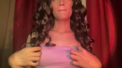Snapshot of sexynakedweapon chatting on 05-31-26, 09:49 LIEZEL online show from 05-31-26, 09:49