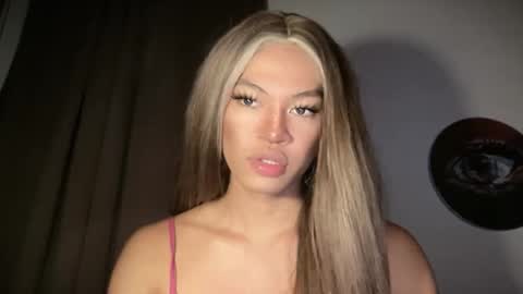 Snapshot of sexynakedweapon chatting on 06-09-26, 06:52 LIEZEL online show from 06-09-26, 06:52