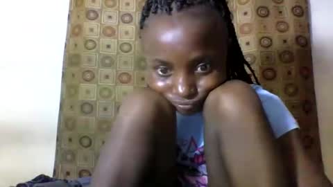 Snapshot of sexyneedle22 chatting on 02-07-25, 06:56 VIVIAN online show from 02-07-25, 06:56